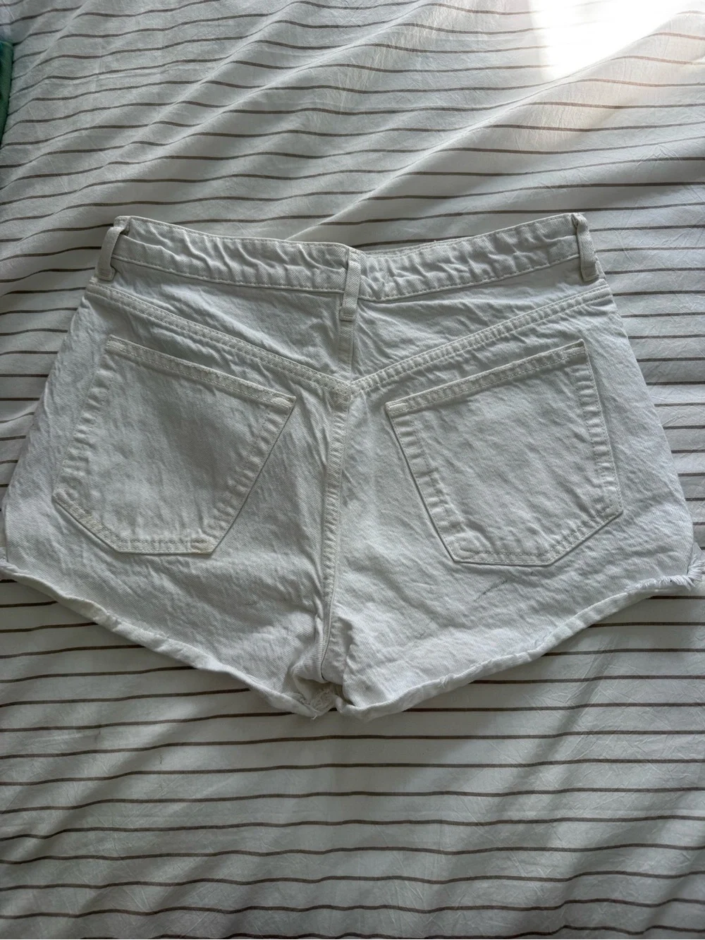 Zara White Frayed Hem Denim Shorts